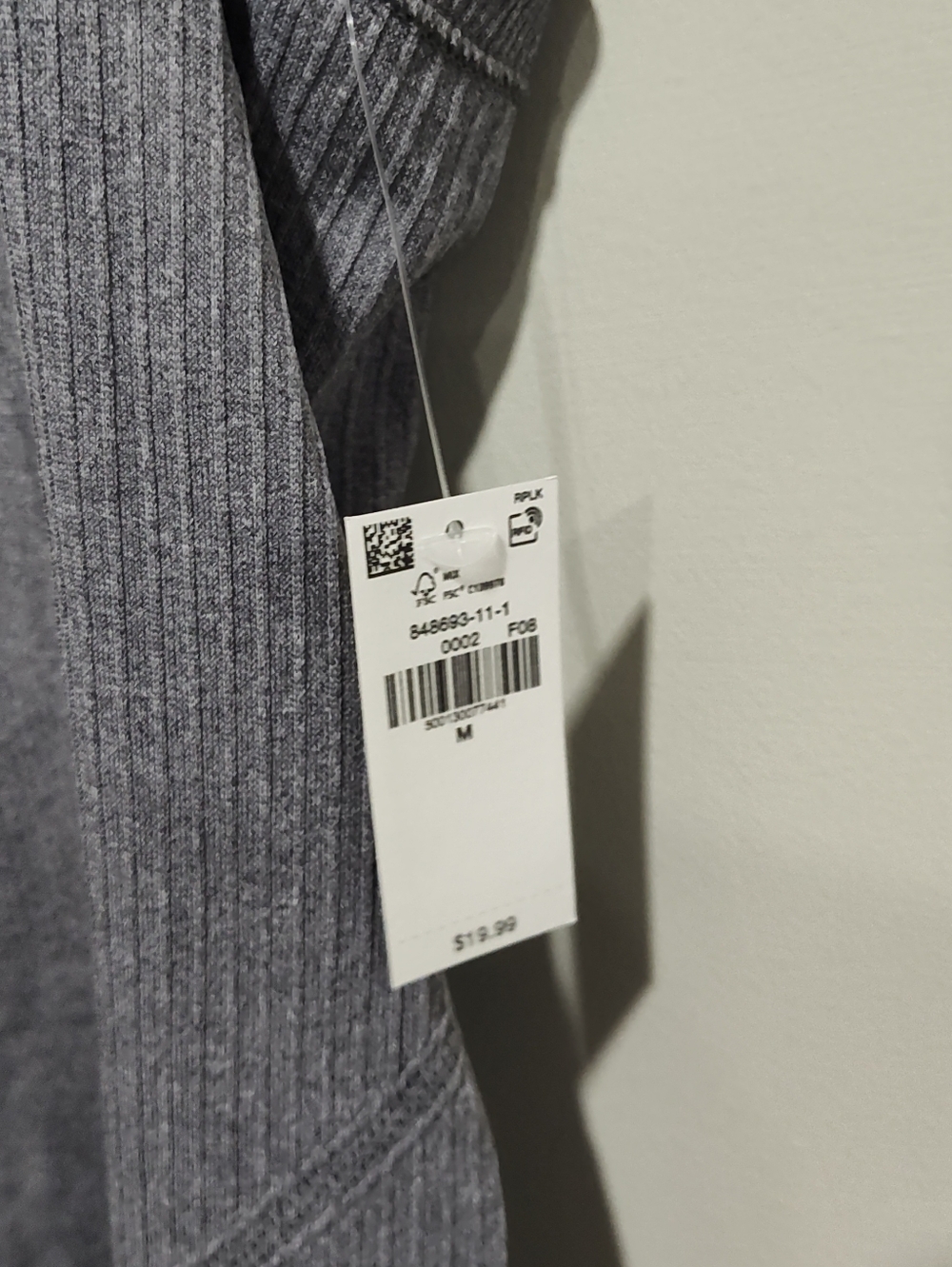 Old Navy Women's Fluid Seamless Fitted Tank Top, Go-Dry, Gray, Size Medium NWT - Picture 4 of 10